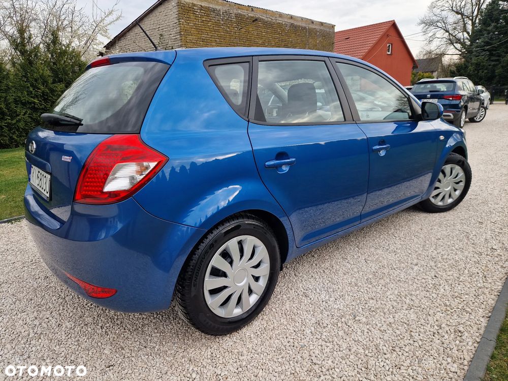 Kia Ceed 1.4 CVVT Dream-Team Edition - 24