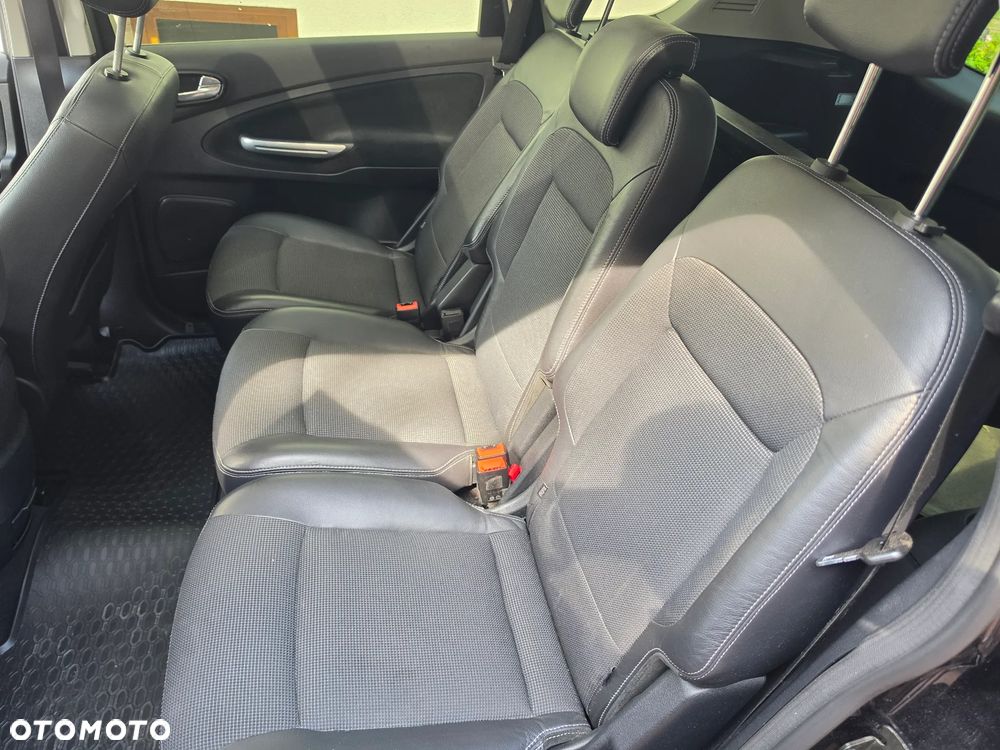 Ford S-Max - 12