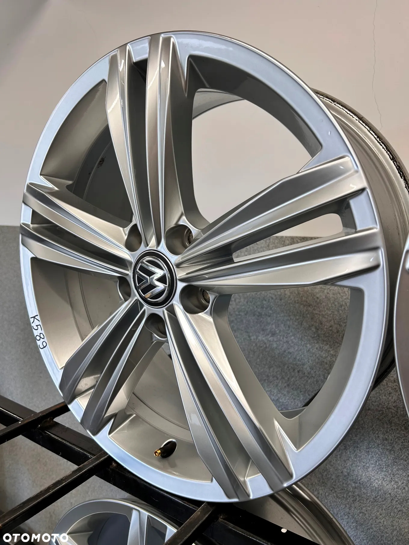 4 FELGI ALU. VW TIGUAN,PASSAT,,CC,T-ROC 18'' 7J ET43 VW: SNA 601025 M - 4