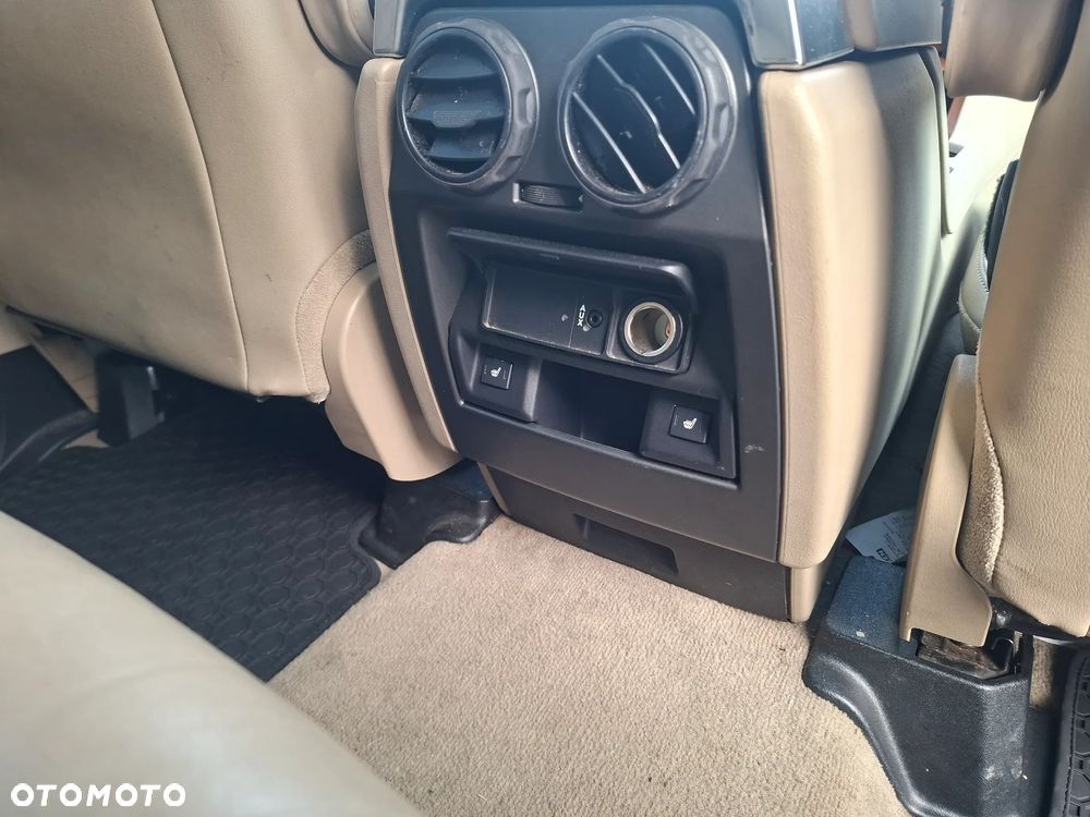 Land Rover Discovery 3.0D V6 HSE - 11