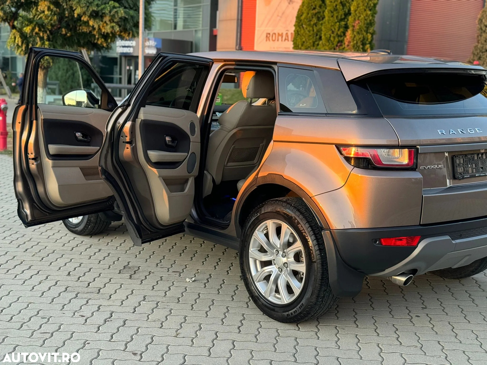 Land Rover Range Rover Evoque - 8