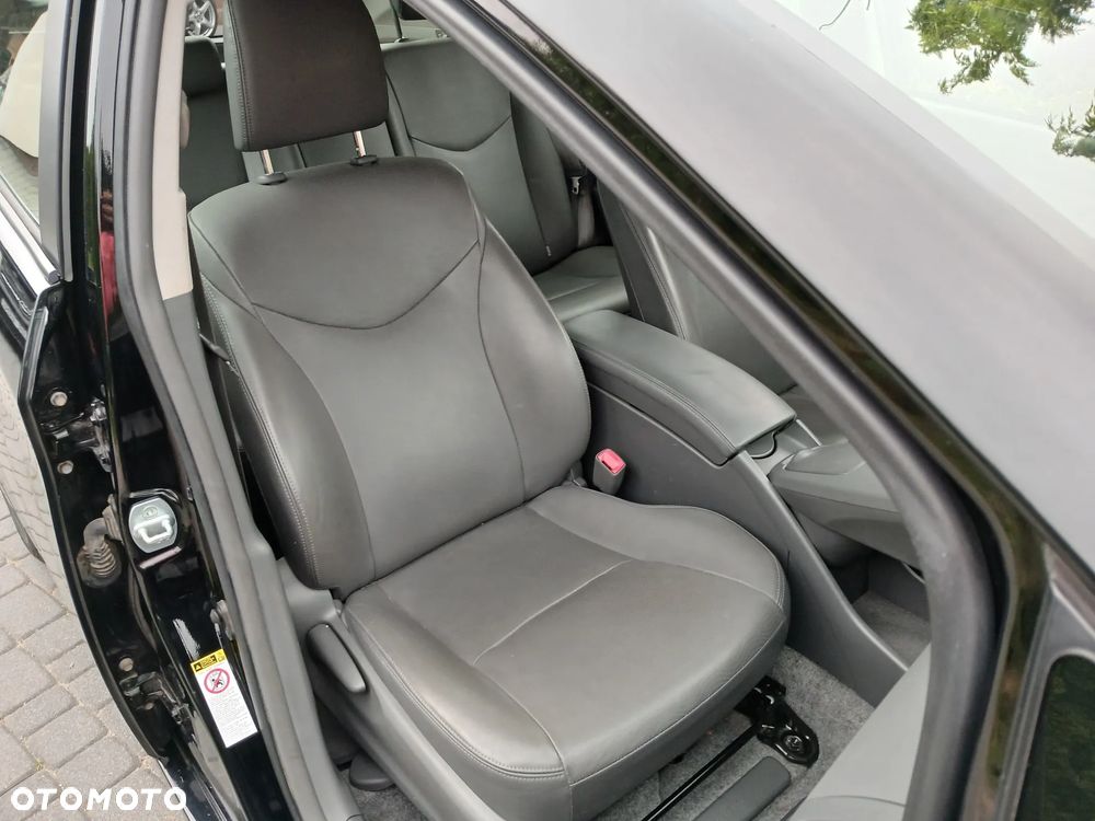 Toyota Prius (Hybrid) Executive - 27