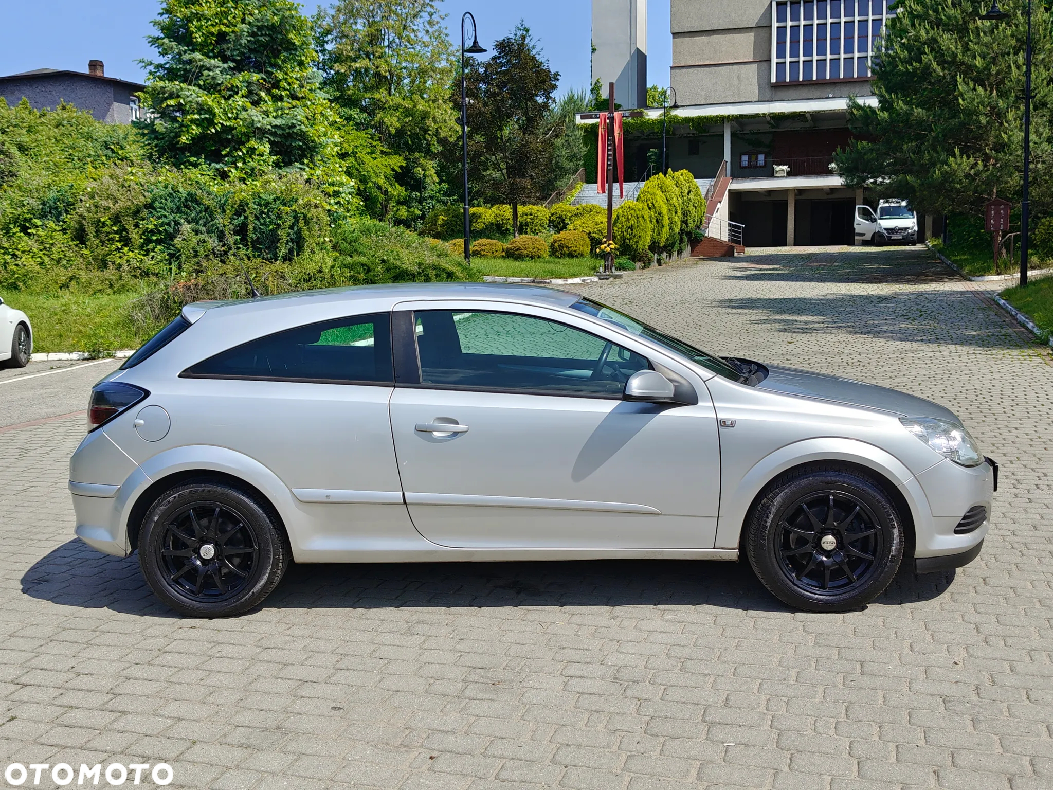 Opel Astra GTC 1.6 Cosmo - 2