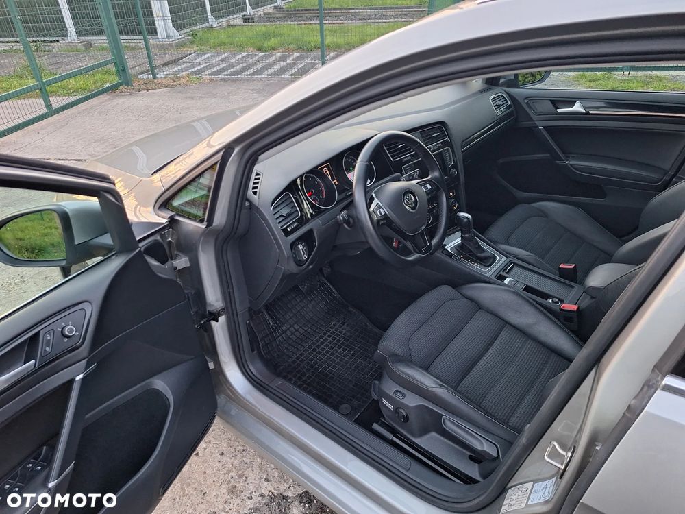 Volkswagen Golf - 26