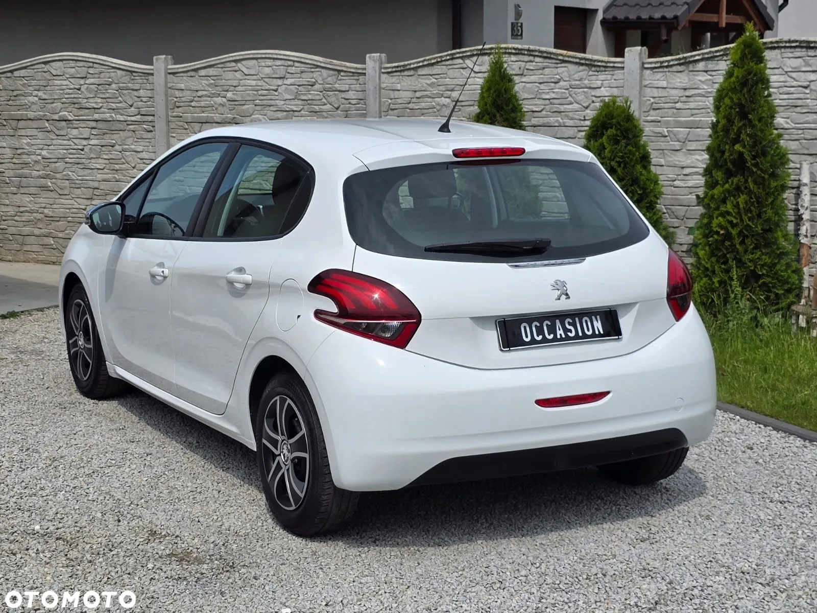Peugeot 208 - 4