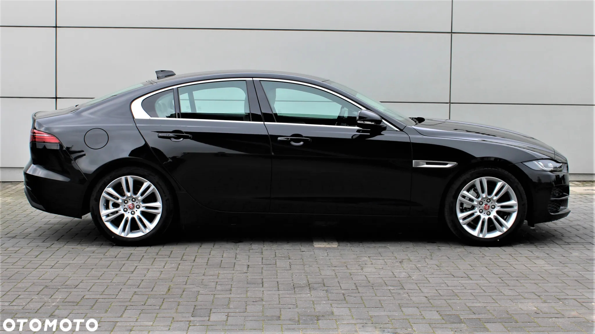 Jaguar XE - 6