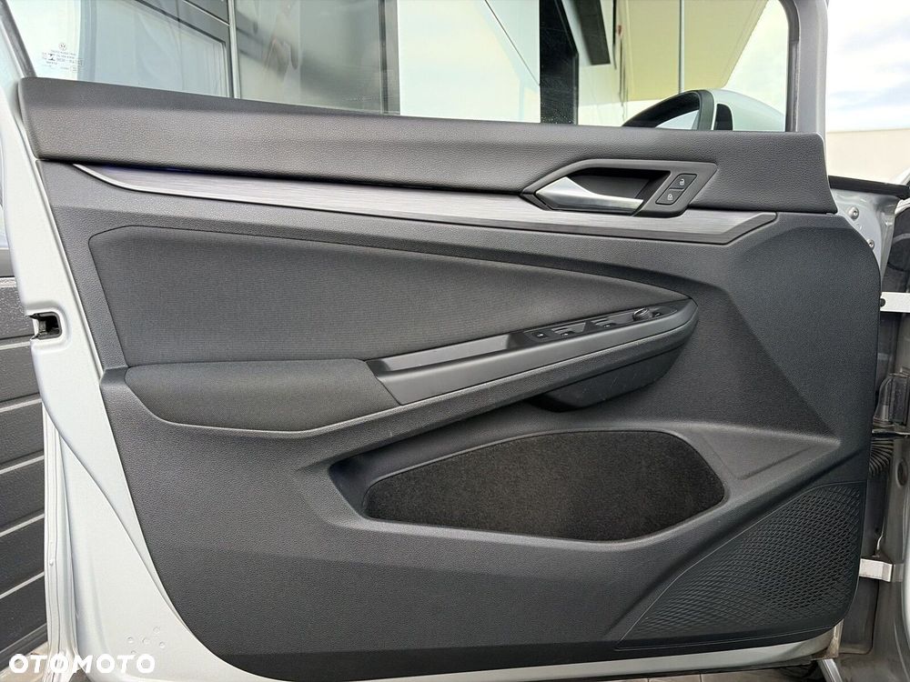 Volkswagen Golf 1.5 eTSI Style DSG - 21