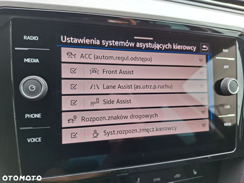 Volkswagen Passat - 25