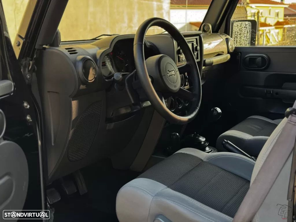 Jeep Wrangler Unlimited 2.8 CRD DPF Sport - 14