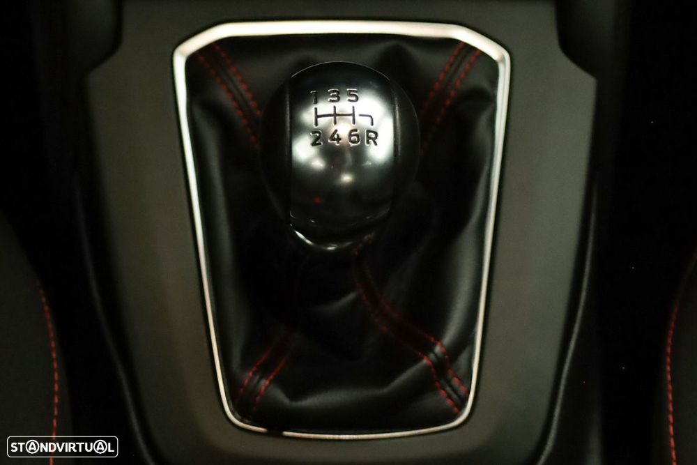 Ford Focus 1.0 EcoBoost MHEV ST-Line X - 14