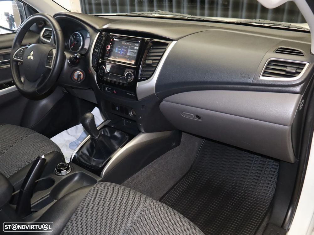Mitsubishi L200 2.4 DI-D Club Intense Strakar 4WD - 16