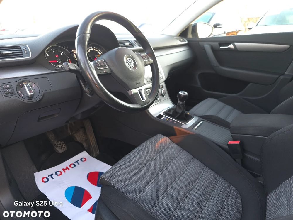 Volkswagen Passat - 25