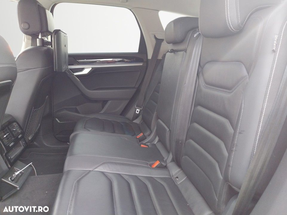 Volkswagen Touareg - 13
