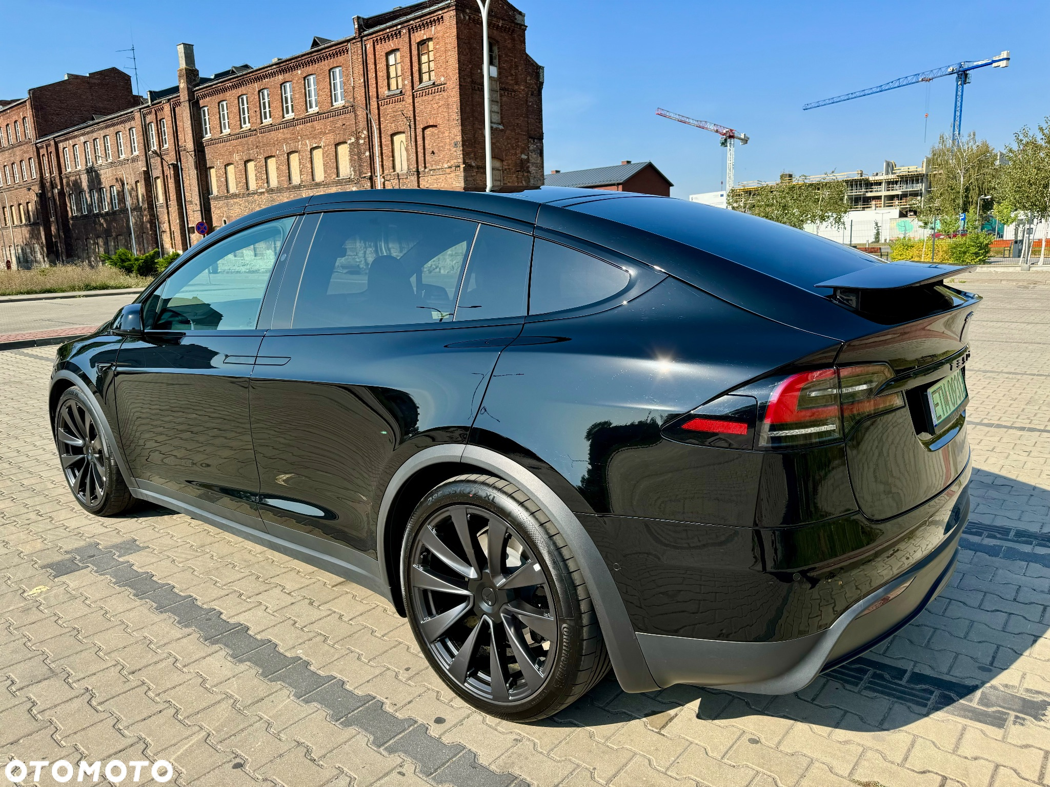 Tesla Model X Plaid - 13