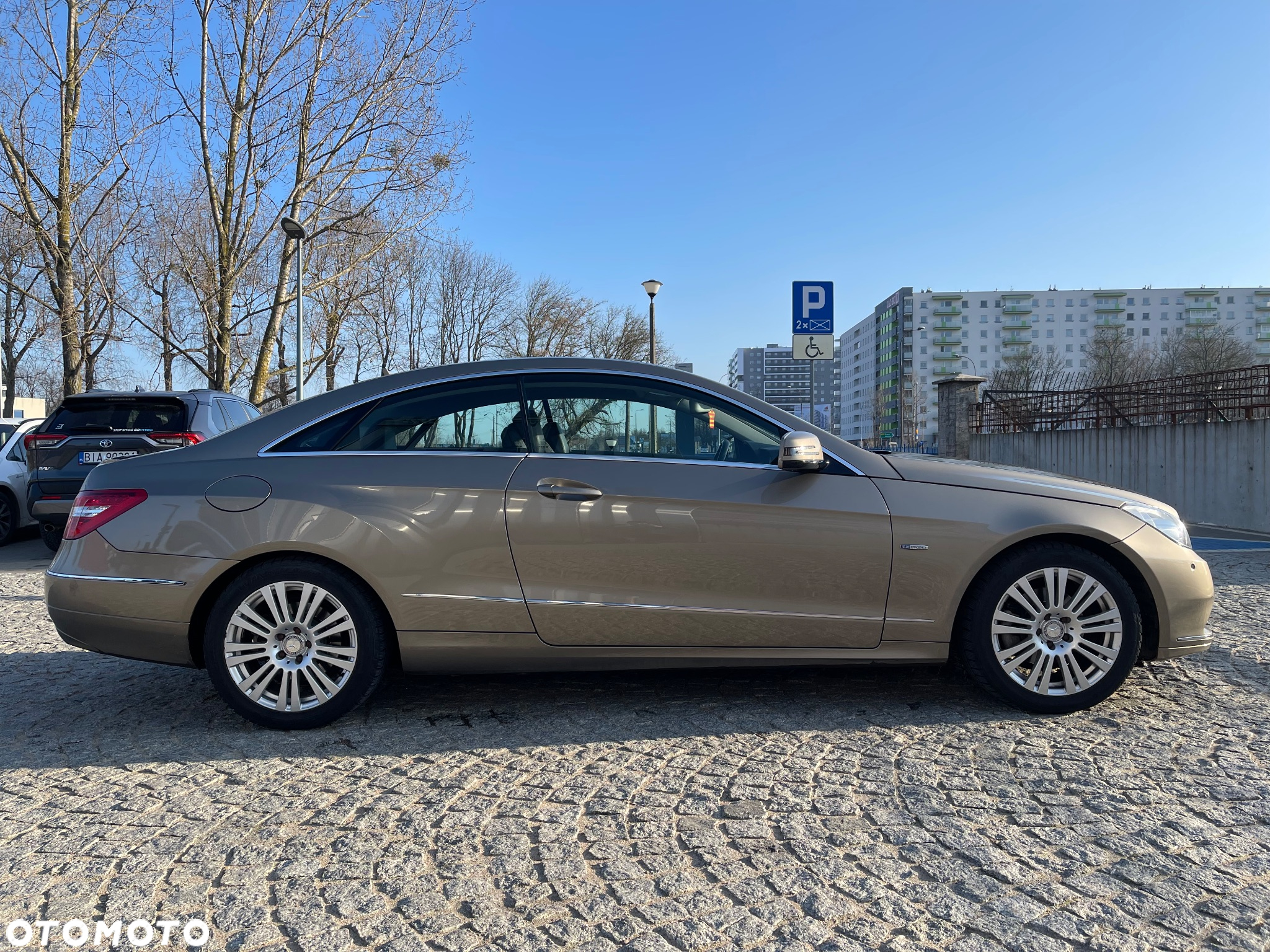 Mercedes-Benz Klasa E 200 CGI Coupe BlueEFFICIENCY Automatik Elegance - 7