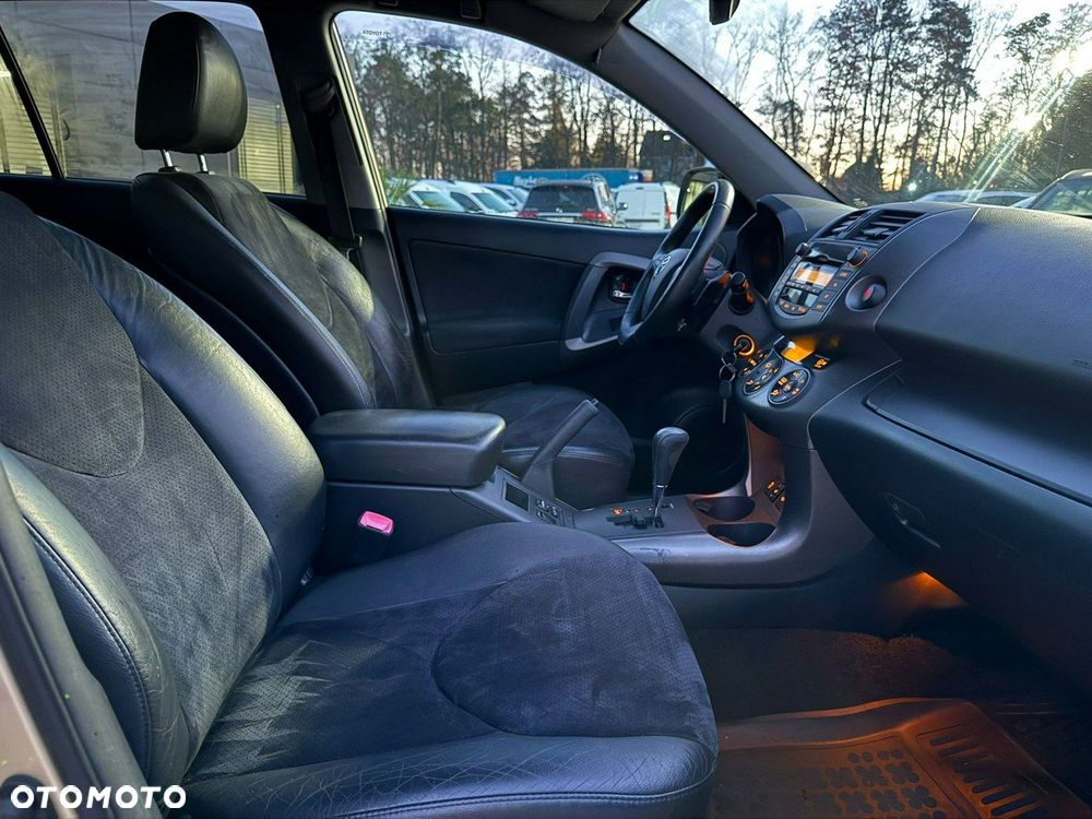 Toyota RAV4 - 27