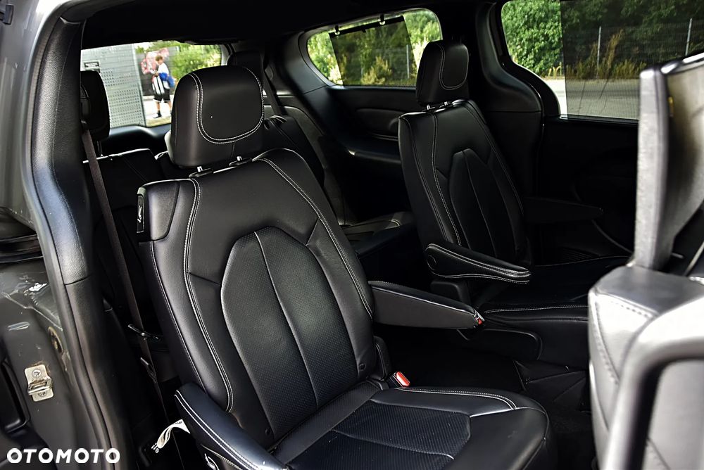 Chrysler Pacifica - 27