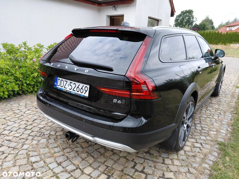 Volvo V90 Cross Country - 12