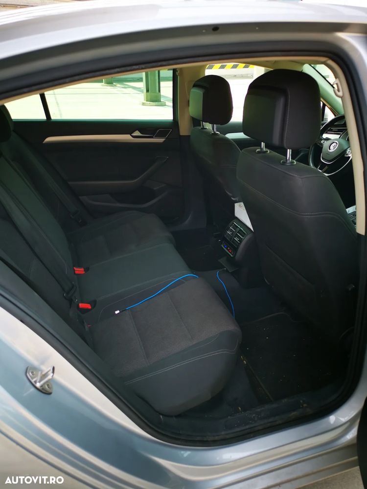 Volkswagen Passat 2.0 TDI DSG Comfortline - 12