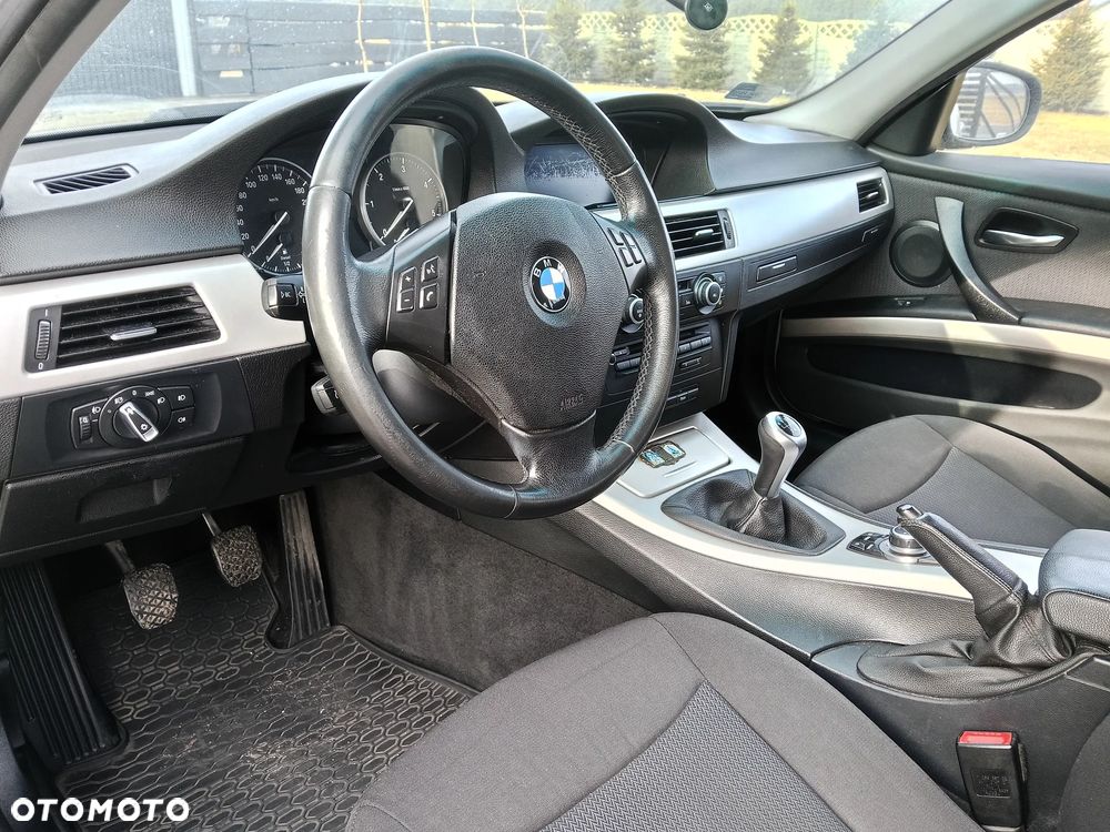 BMW Seria 3 318d - 14