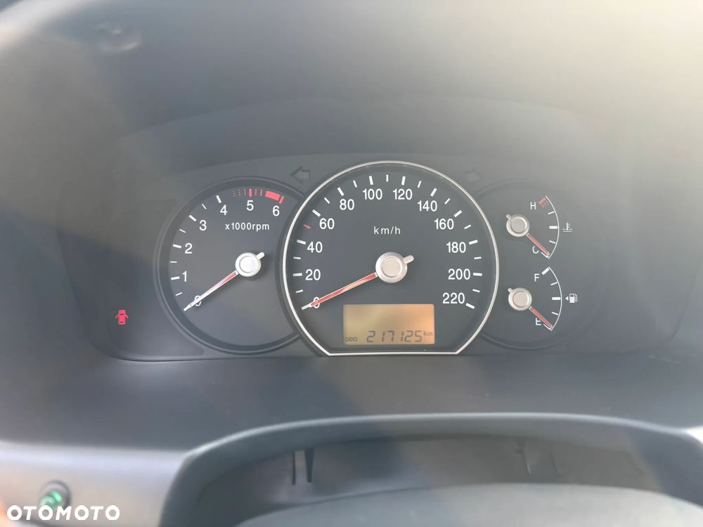 Kia Carens 2.0 CRDi Tour - 12