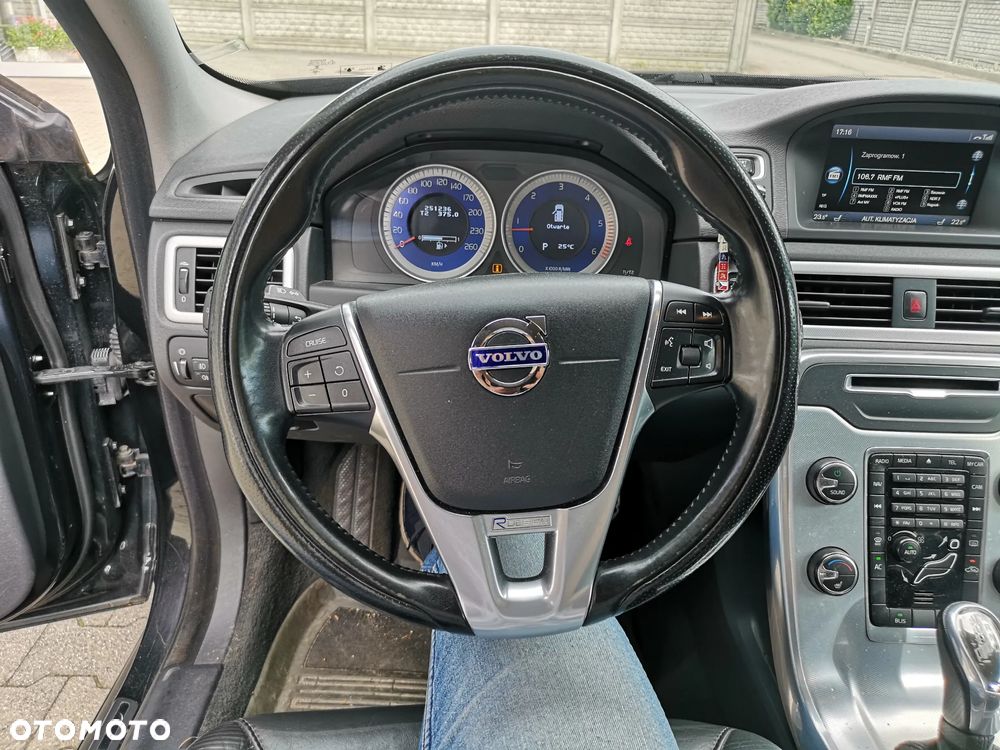 Volvo V70 D5 Momentum - 17
