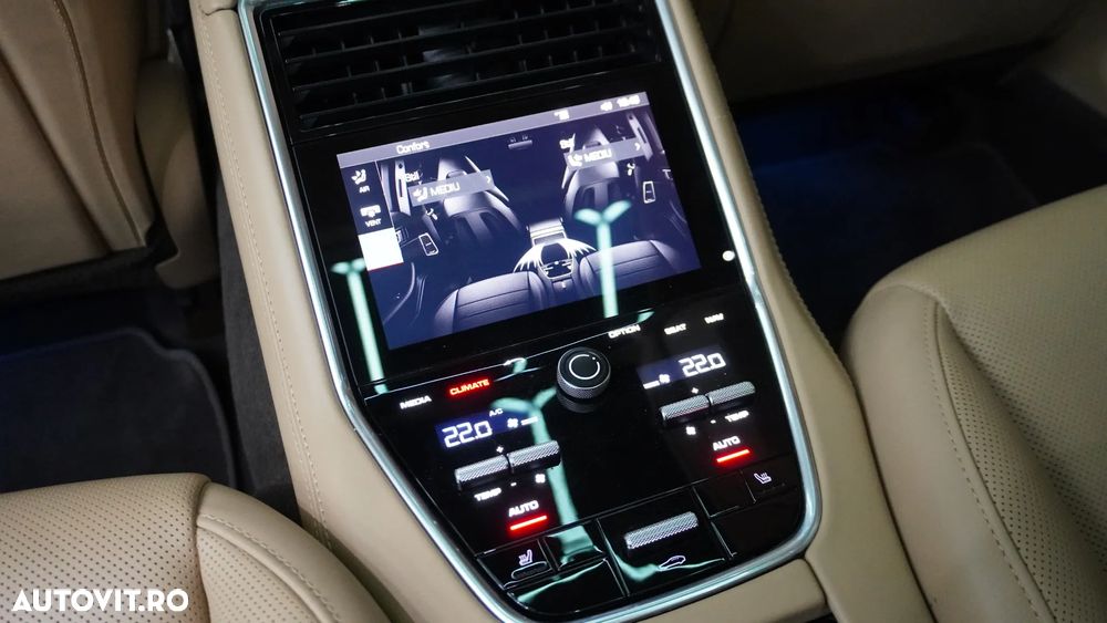 Porsche Panamera 4 E-Hybrid - 9