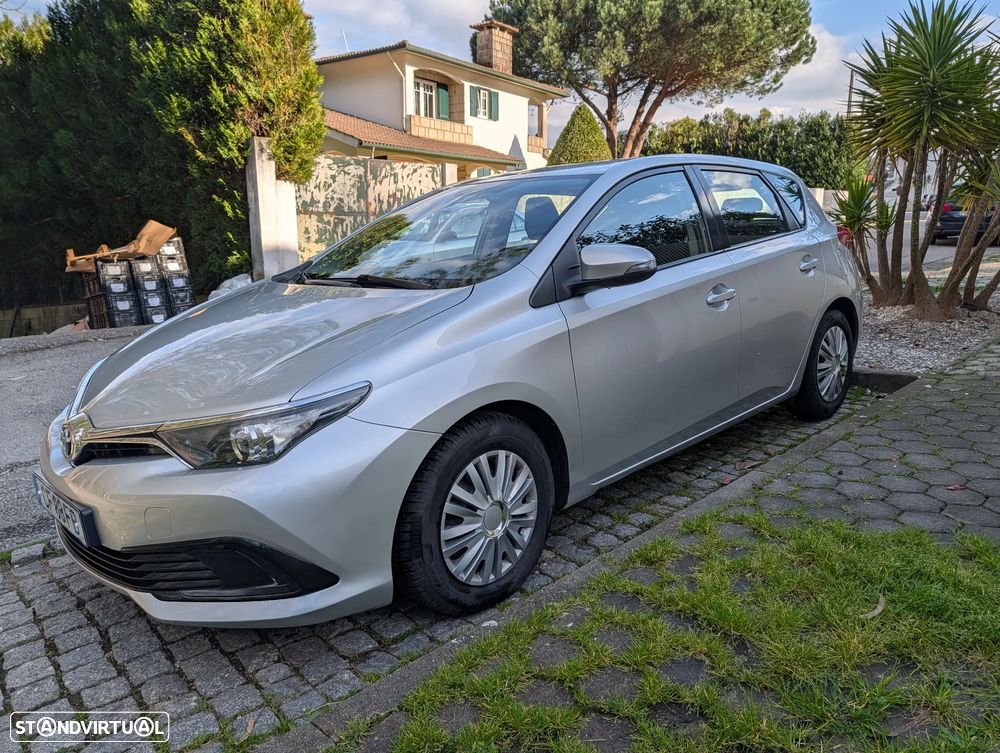 Toyota Auris 1.4 D-4D Design Edition - 6