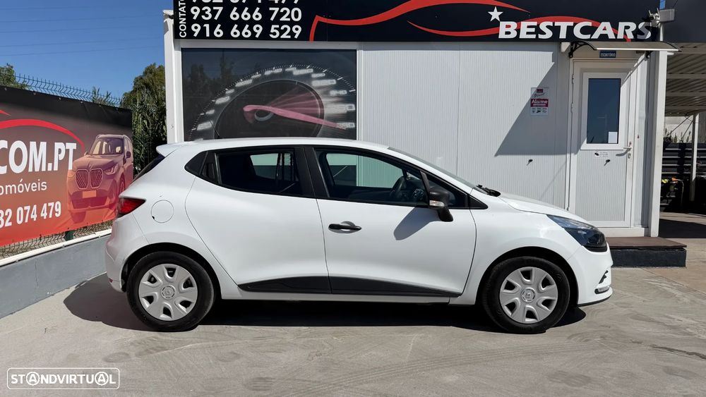 Renault CLIO - 10