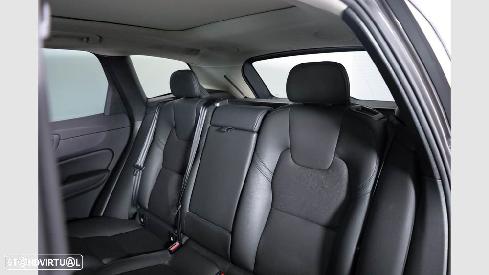 Volvo XC 60 2.0 T6 PHEV Plus Dark — fotografia 16