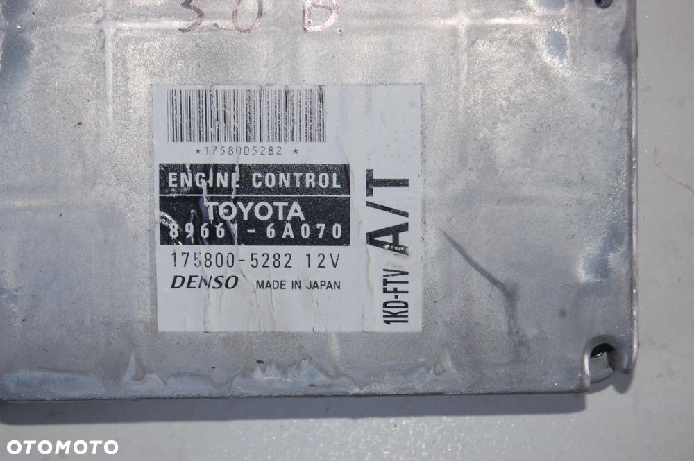 TOYOTA LAND CRUISER 120  - Komputer silnika 3,0 Diesel 89661-6A070 - 2