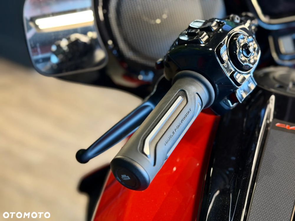 Harley-Davidson CVO Street Glide - 15