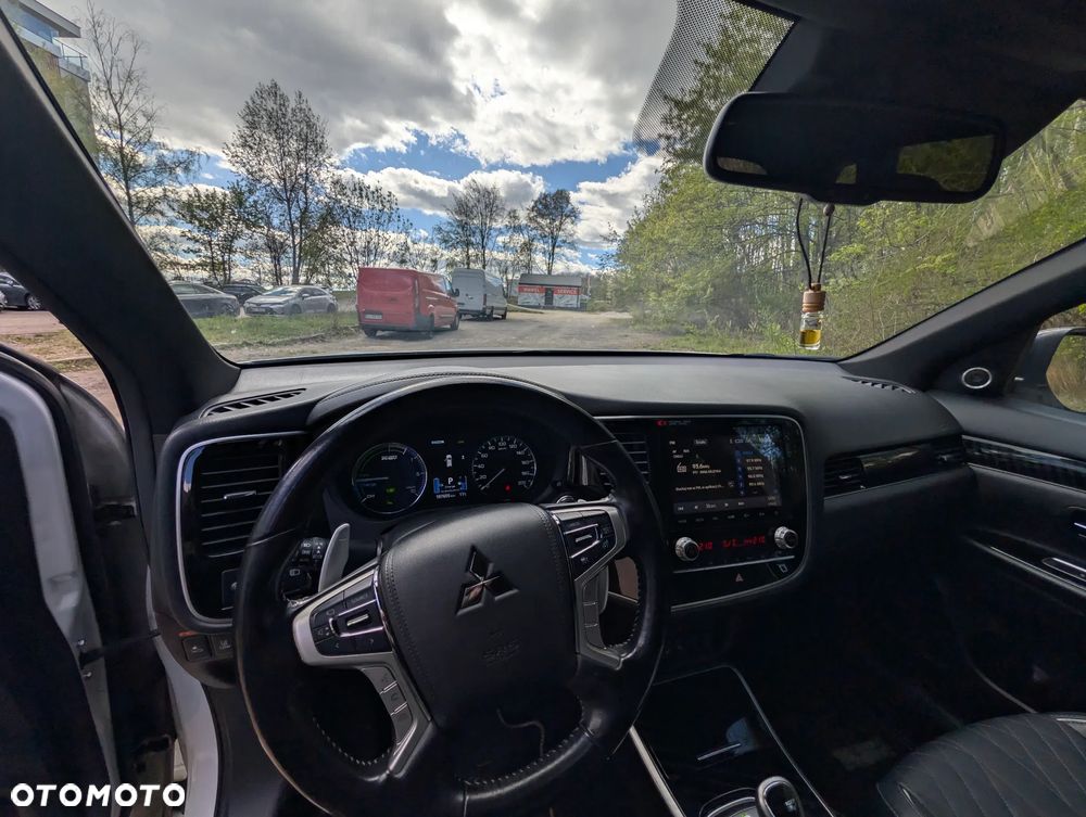 Mitsubishi Outlander Instyle + - 9