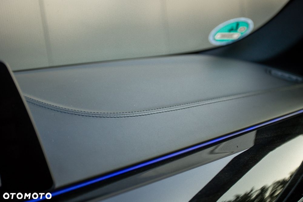 BMW Seria 5 M550i xDrive - 26