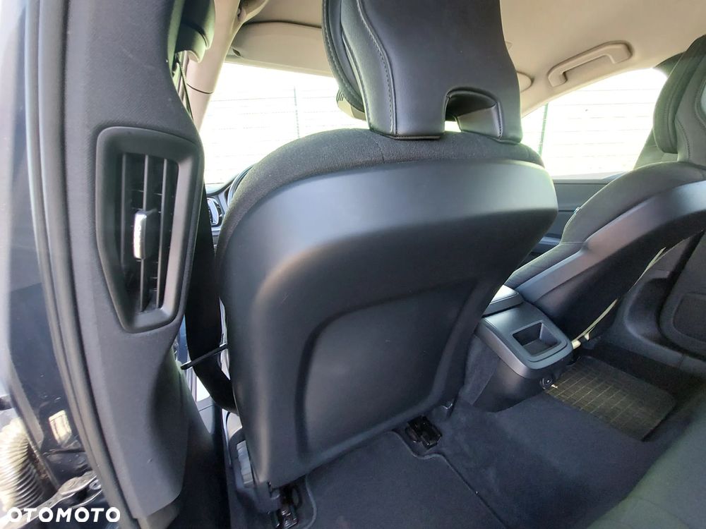 Volvo V60 D4 Momentum Pro - 17