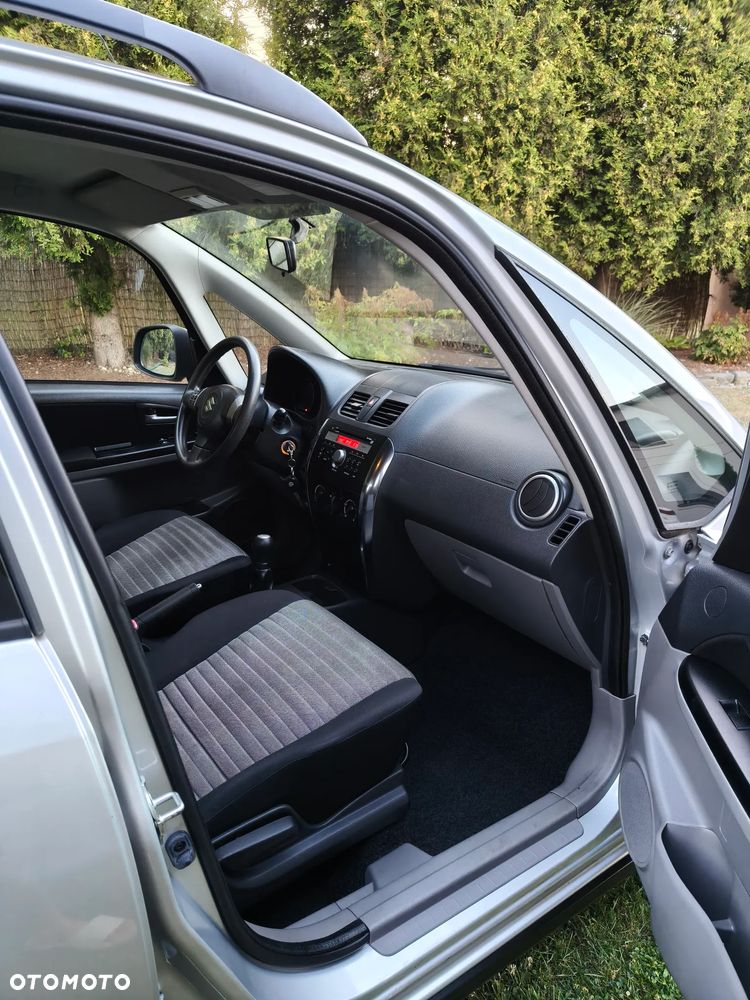 Suzuki SX4 1.6 Comfort Plus - 13