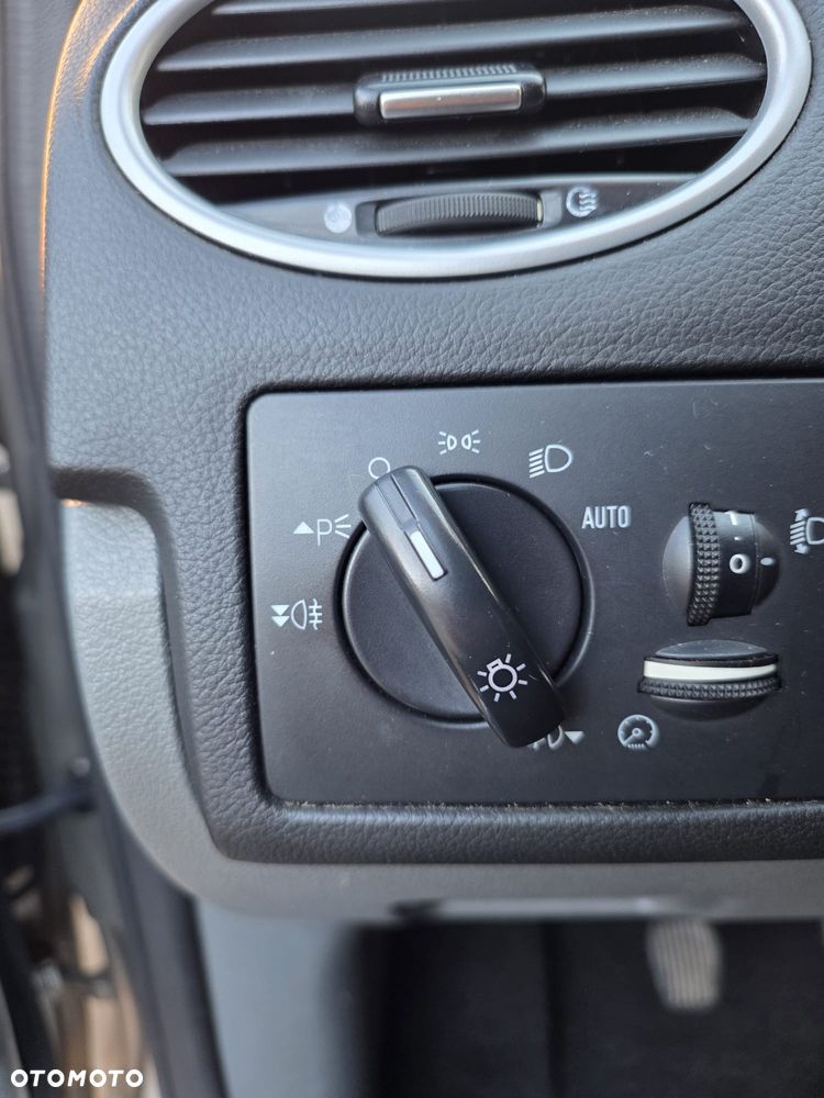 Ford Focus 2.0 16V Titanium - 22