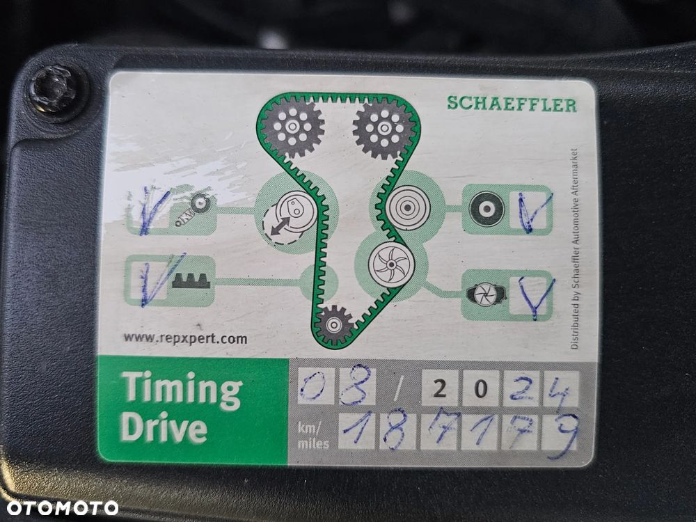 Skoda Superb 2.0 TDI L&K DSG - 37