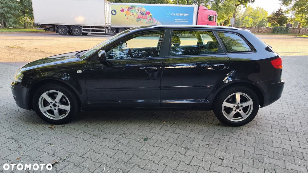 Audi A3 Sportback 1.6 Ambiente - 4