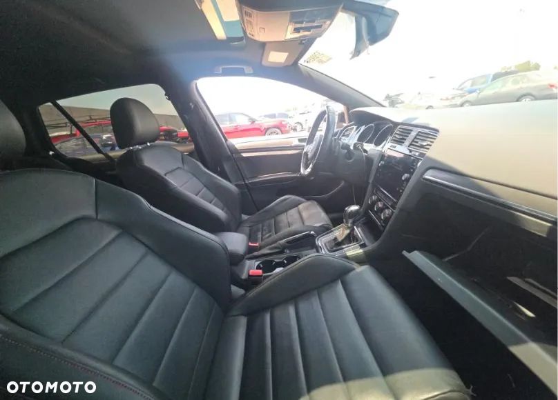 Volkswagen Golf - 10