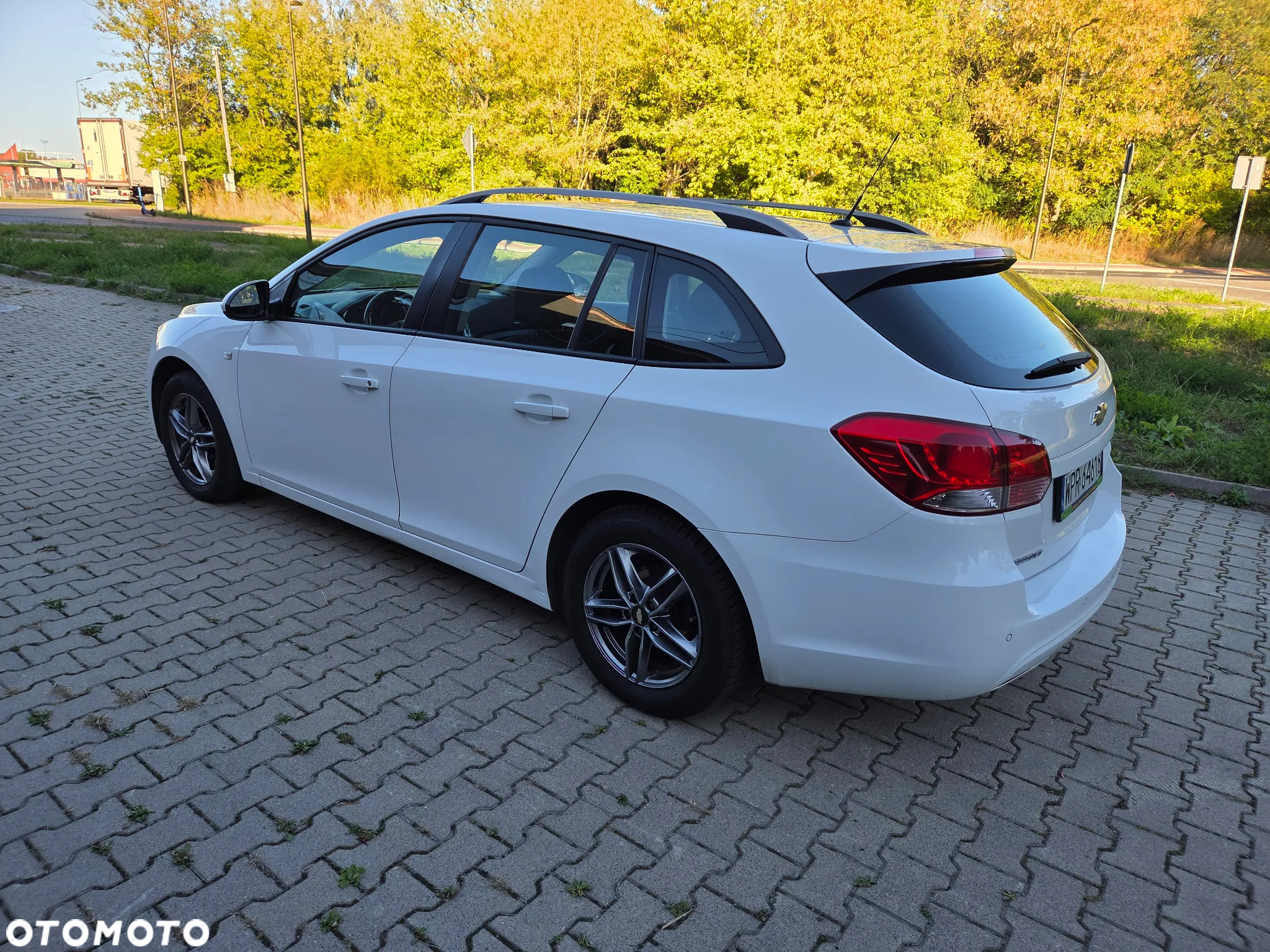 Chevrolet Cruze 1.6 LS - 13