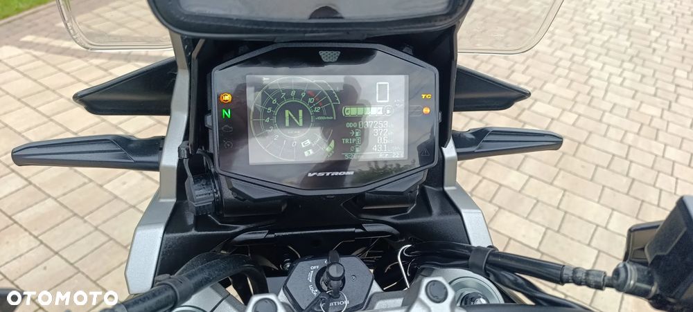 Suzuki V-STROM - 10