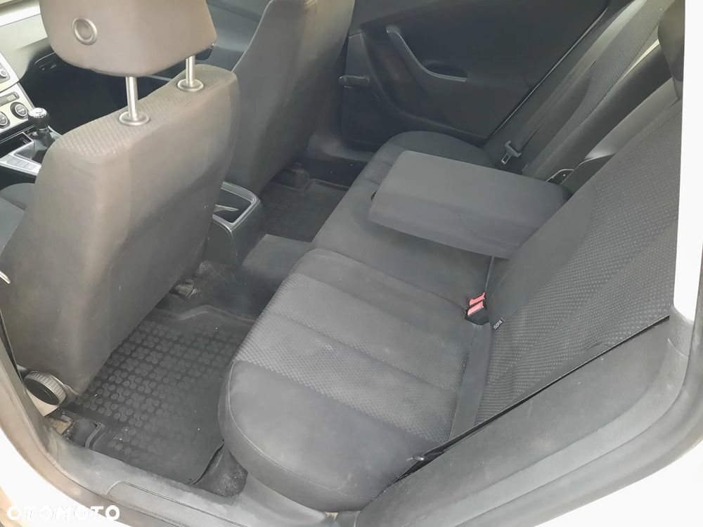 Volkswagen Passat 2.0 TDI Trendline - 15