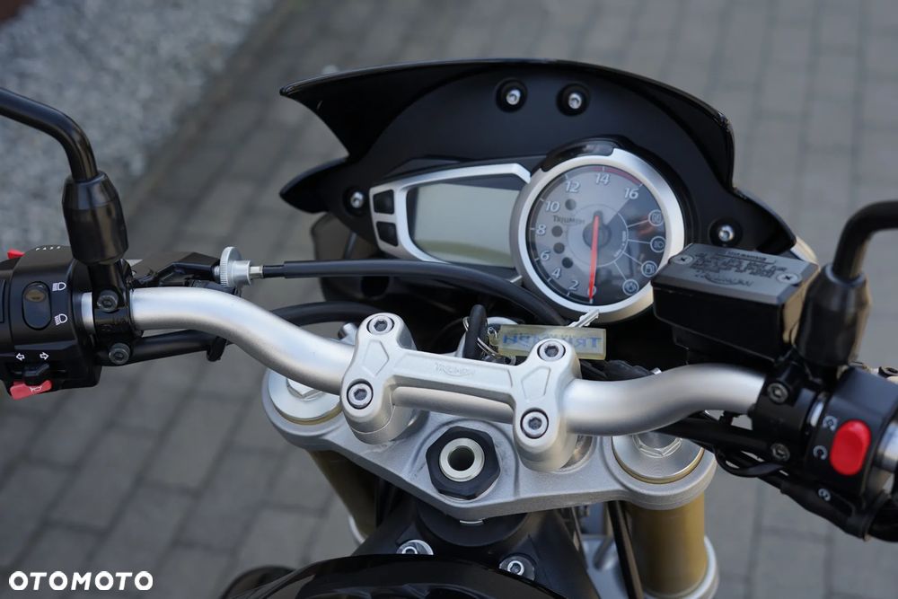 Triumph Street Triple - 18