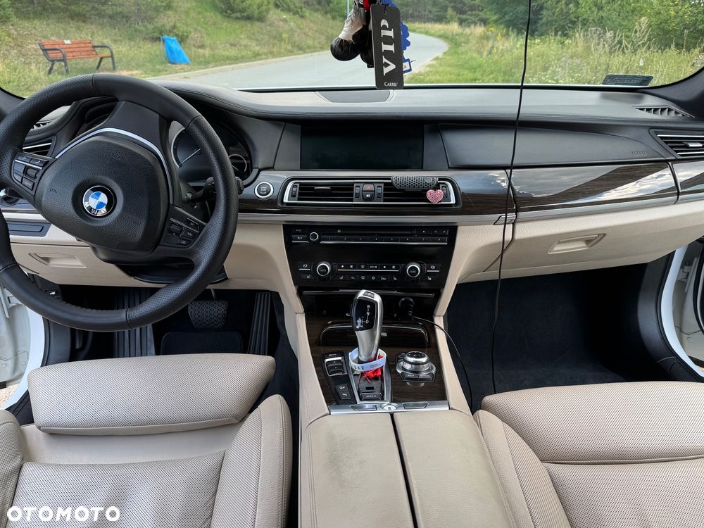 BMW Seria 7 740d - 16