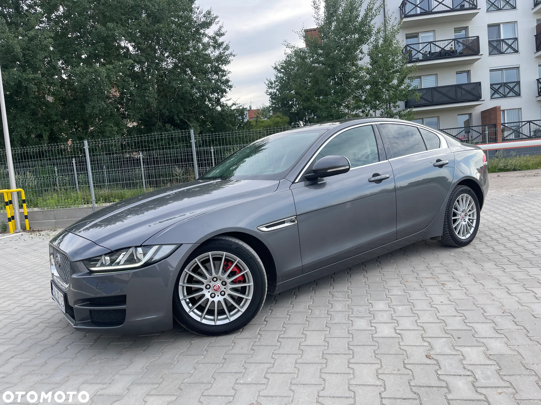 Jaguar XE 2.0 D Prestige - 4
