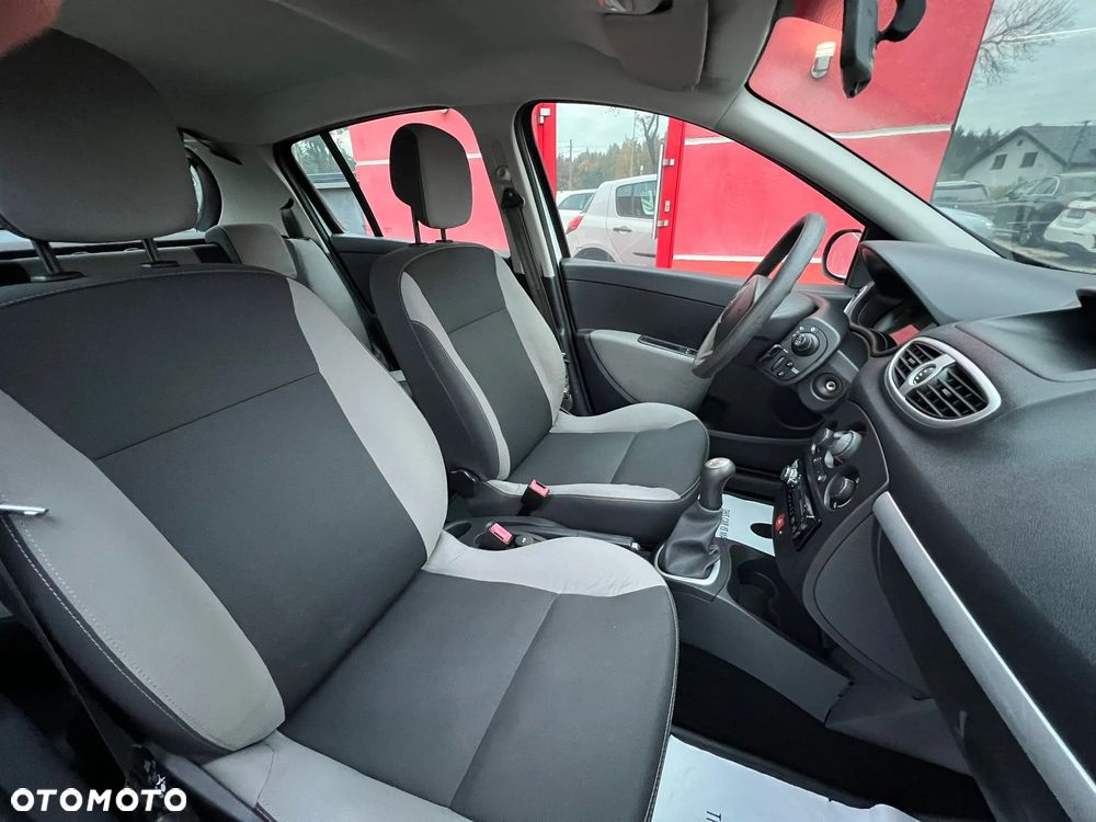 Renault Clio 1.2 16V 75 Collection - 11