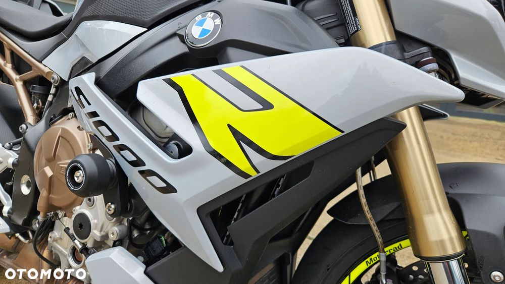 BMW S - 5
