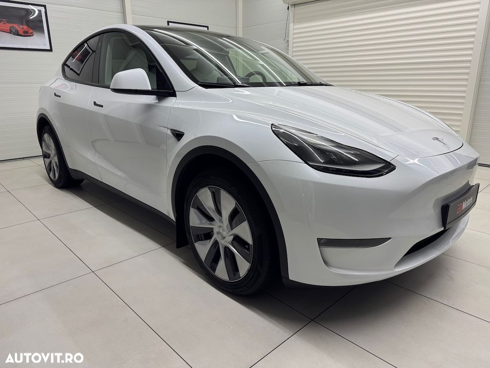 TESLA Model Y 2023 — imagine 36