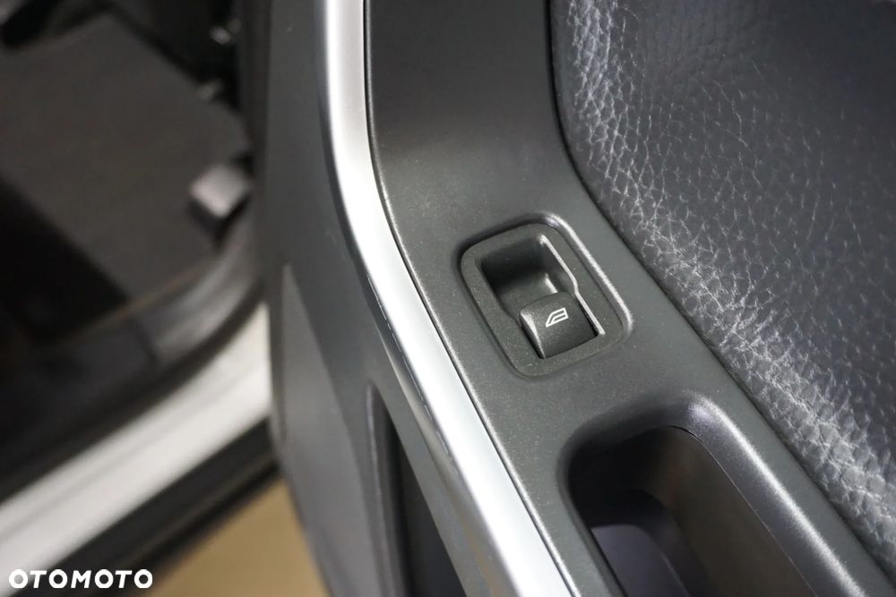 Volvo XC 60 2.4D DRIVe Momentum - 29